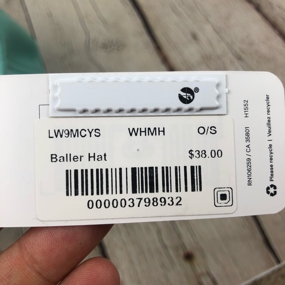 Lululemon Baller Hat in Washed Marsh - Picture 4 of 4